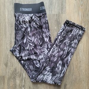 Stronger Onyx Black Feather Legging Medium Workout Yoga